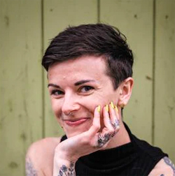 Яна Теллон-Гікс